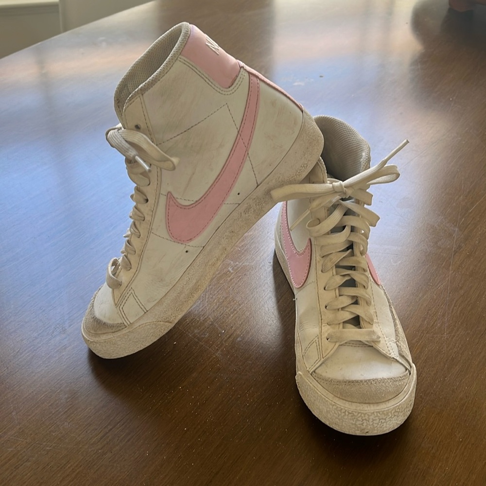 Nike Blazer white and pink